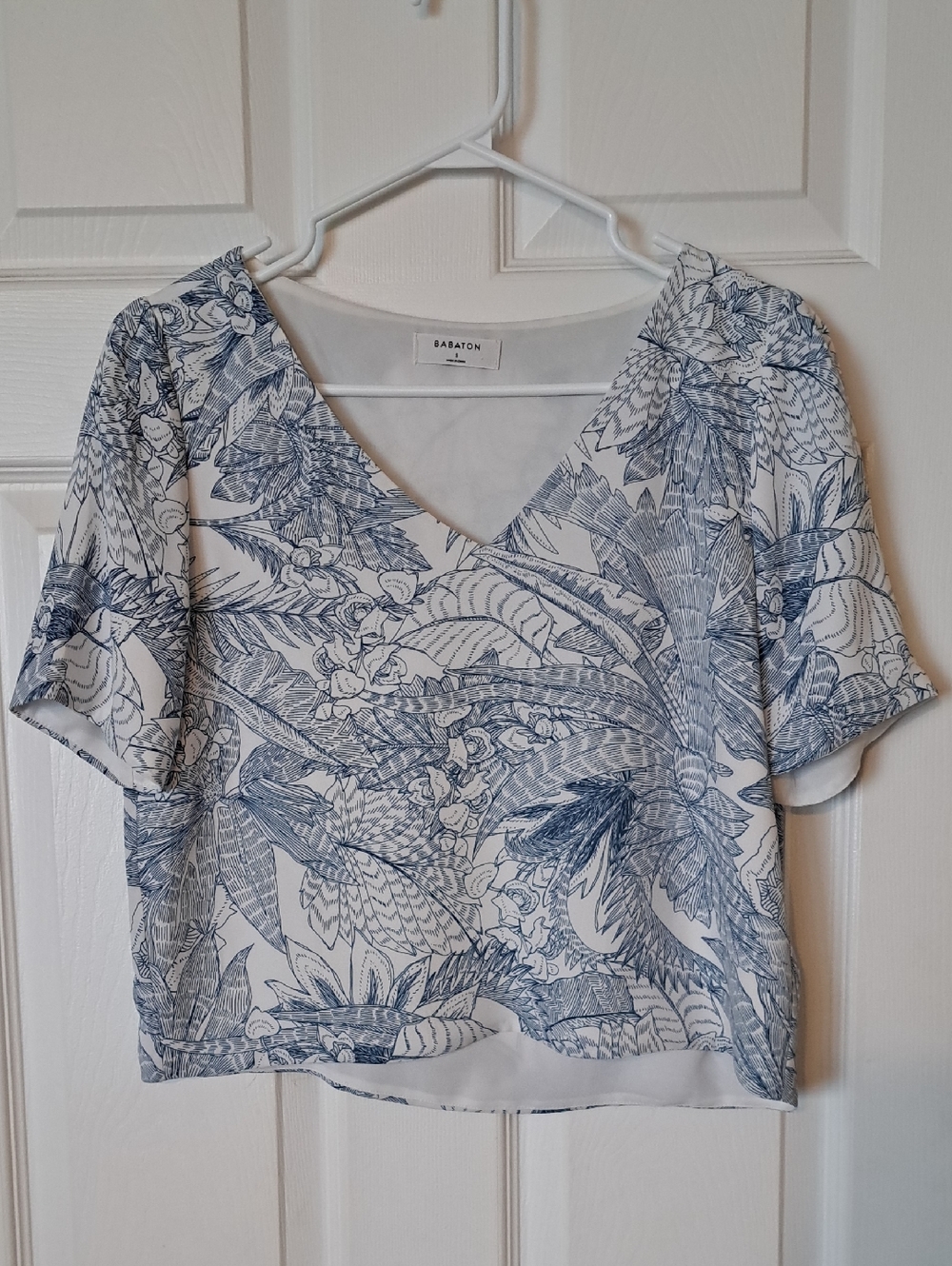 Babaton White and Blue Botanical V-Neck Crop Top